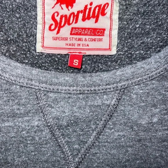 Cleveland Cavaliers Sweatshirt from Team Shop - Picture 2 of 2